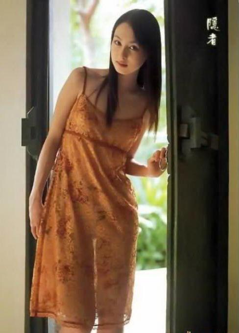 如出水芙蓉般的女生(组图)